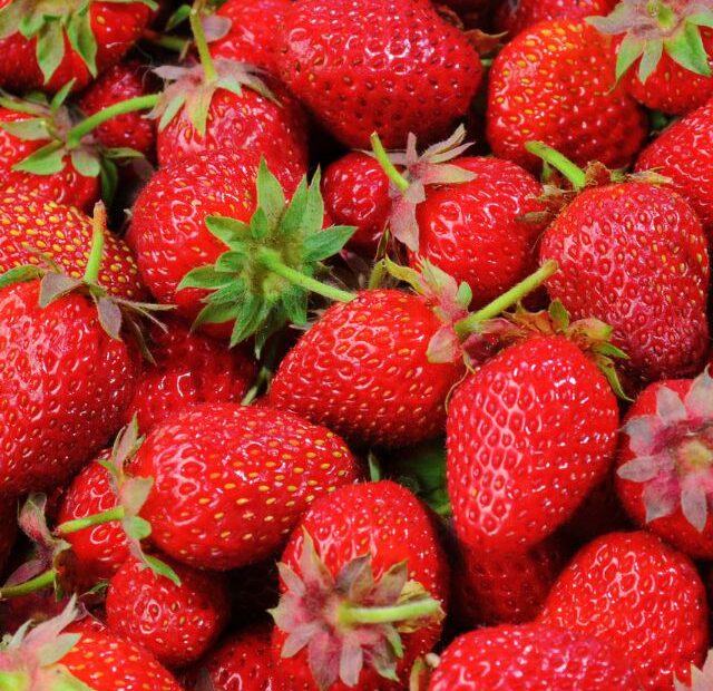 Strawberries Nutrition Facts and Health Benefits